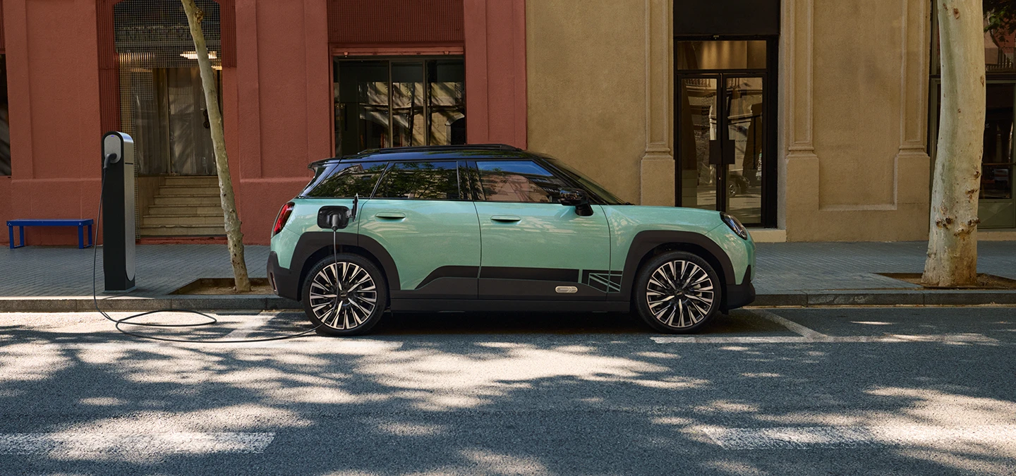 mini-J05-BEV-gallery-parking-wide (1)